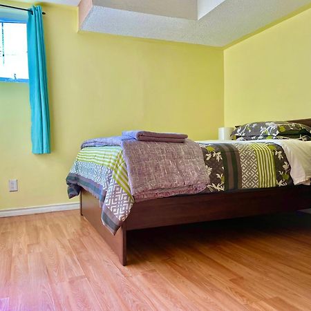Nice Room At York University Toronto Exterior photo